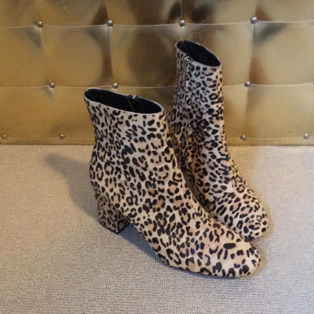 Halogen - ‘Alexa’ Leopard booties. Size 10 WMNS.